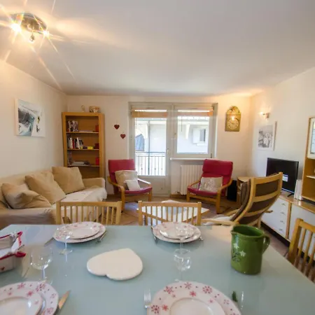 Calme En Centre-ville Avec Terrasse Et Vue Mont-blanc, - Fr-1-343-198 Шамоні