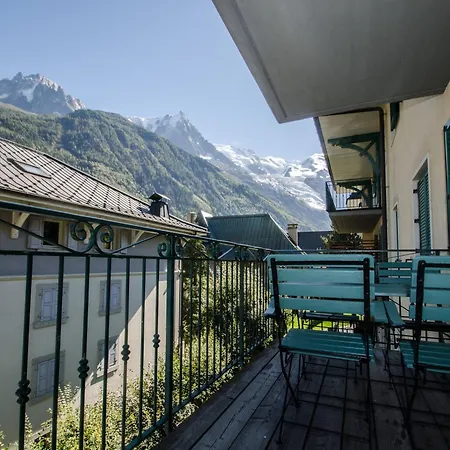 Calme En Centre-ville Avec Terrasse Et Vue Mont-blanc, - Fr-1-343-198 *