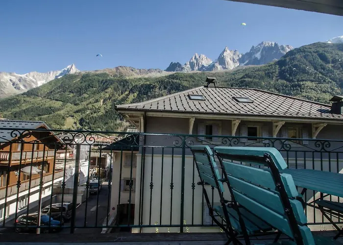 Calme En Centre-ville Avec Terrasse Et Vue Mont-blanc, - Fr-1-343-198 *